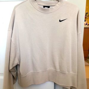 nike Women's Fleece Crew
Nike Sportswear Essential